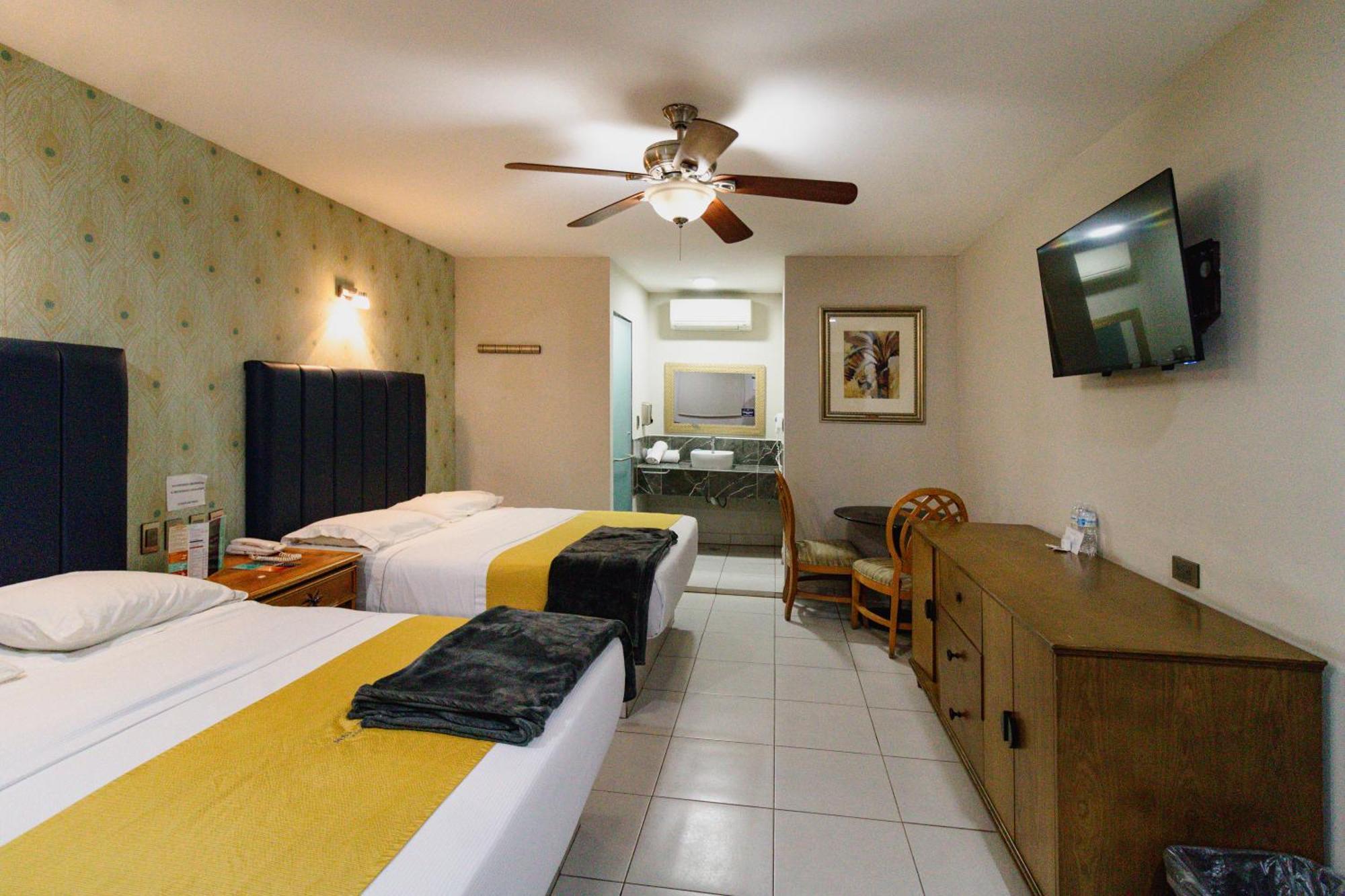 Hotel Maioris El Diez Culiacan Exterior photo